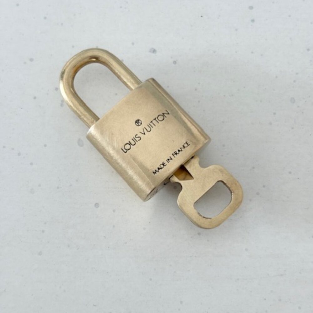 Louis Vuitton Gold Key and Lock Set 309 - Picture 3 of 5
